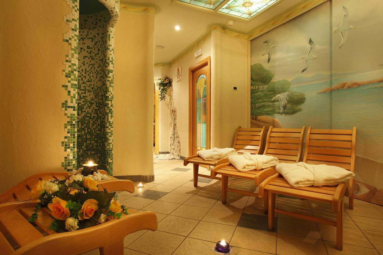 Hotel Villa Emma Мадонна-ди-Кампильо Экстерьер фото