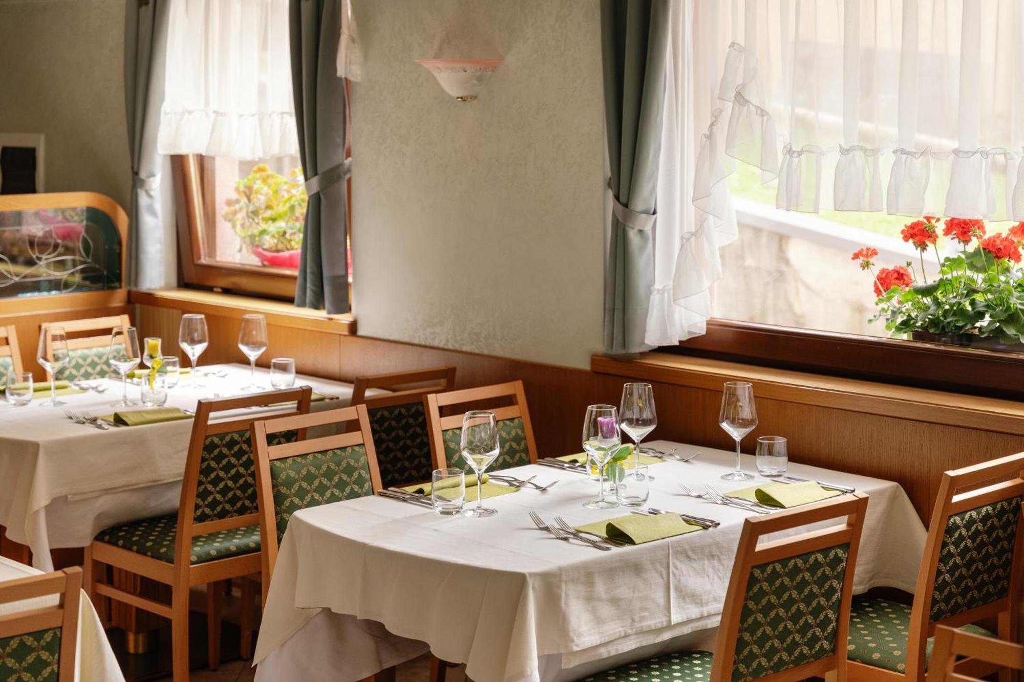 Hotel Villa Emma Мадонна-ди-Кампильо Экстерьер фото