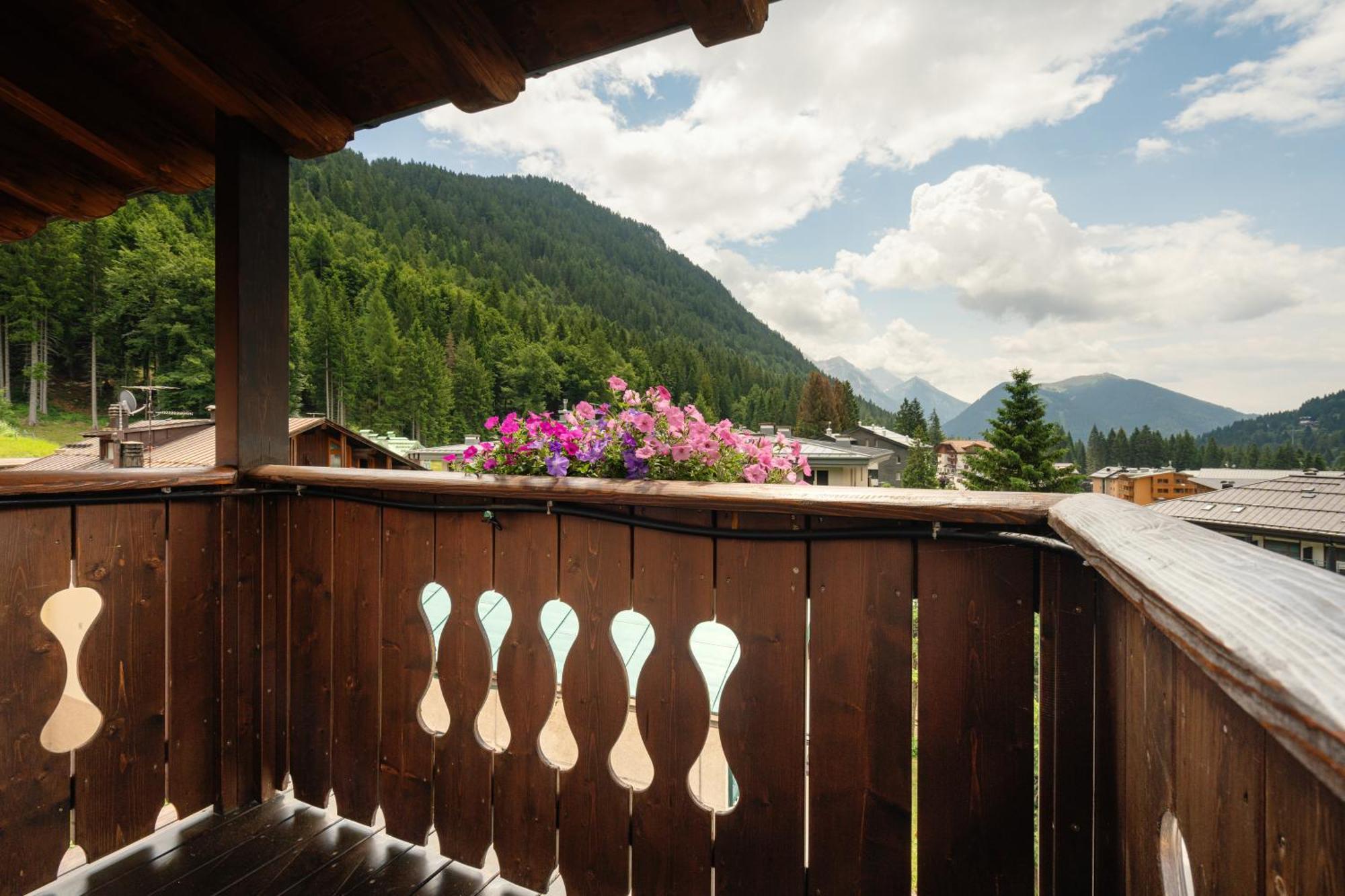Hotel Villa Emma Мадонна-ди-Кампильо Экстерьер фото