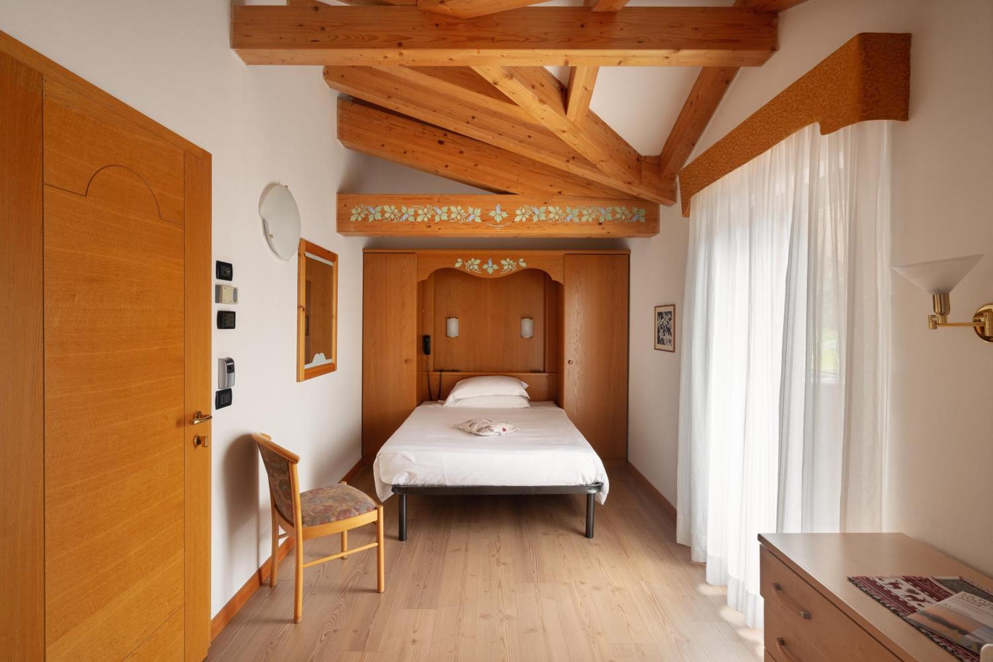 Hotel Villa Emma Мадонна-ди-Кампильо Экстерьер фото