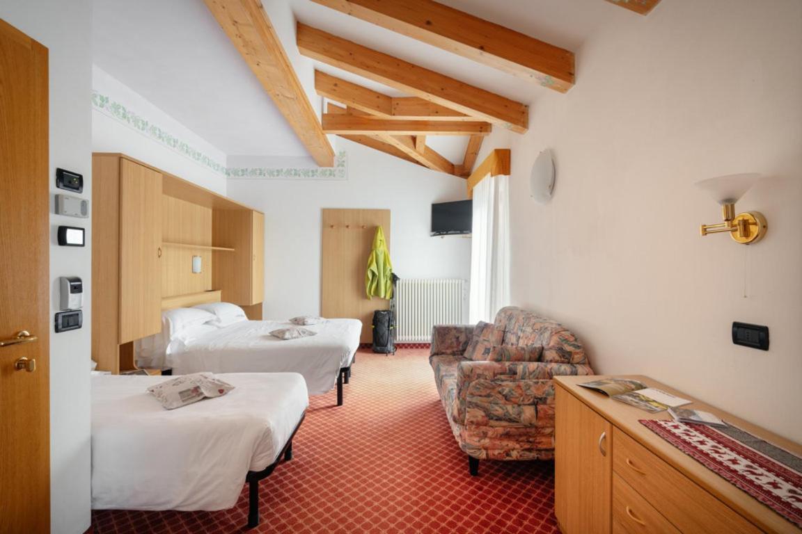 Hotel Villa Emma Мадонна-ди-Кампильо Экстерьер фото
